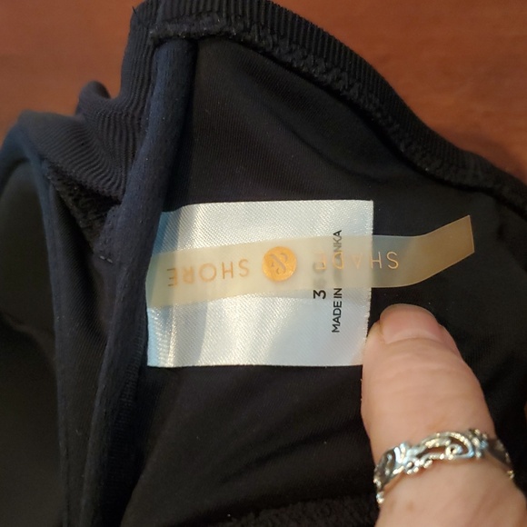 Shade & Shore Black Bikini Top With Underwire Support. Size 36 C - Picture 4 of 6